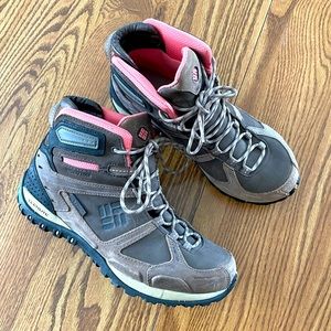 Women’s Columbia Hiking Boots size 8